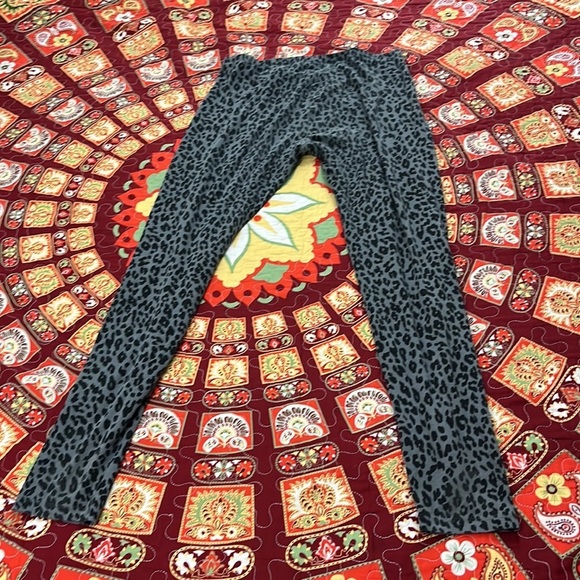 Leopard print leggings 🖤 - Picture 4 of 5